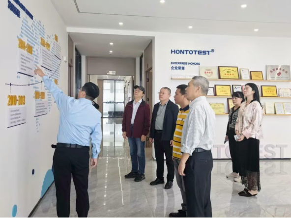 協(xié)企交流促發(fā)展 熱烈歡迎重慶、江西、山西塑料協(xié)會(huì)參觀團(tuán)蒞臨宏拓儀器參觀交流